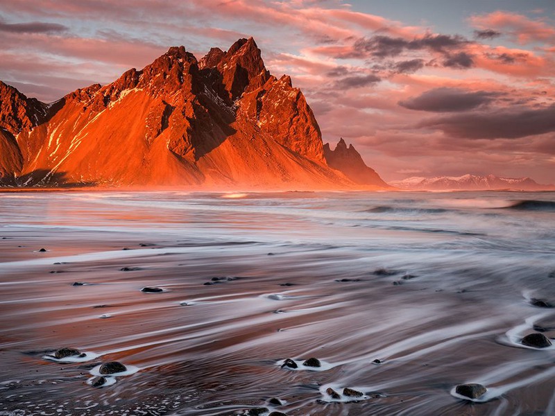 8 «Планета Исландия». Вулканический пляж на Юго-Востоке Исландии. Автор: Sophie Carr.
