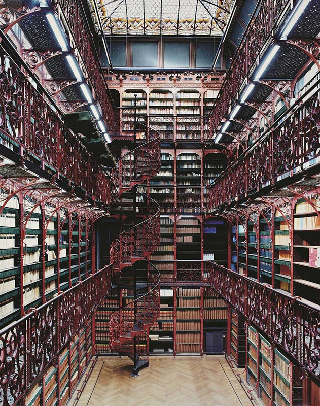 10  Библиотека голландского парламента. (Гаага, Нидерланды). Источник:  phillips.com.