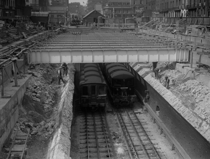 20. Увеличение платформ на станции Юстон-сквер. 1930 г.