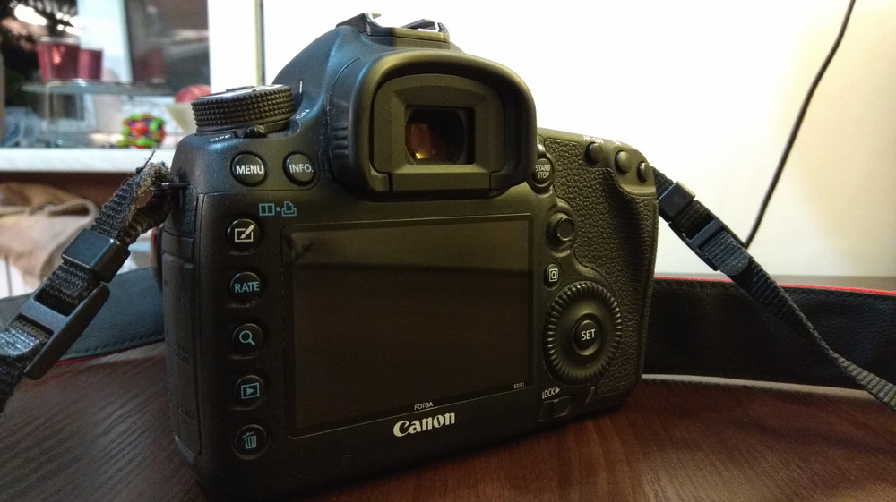 Продам Canon 5d mark 3 (body)