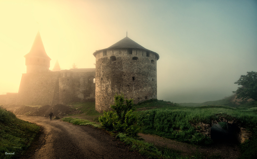 Світанковий сон старої фортеці Автор: Вячеслав