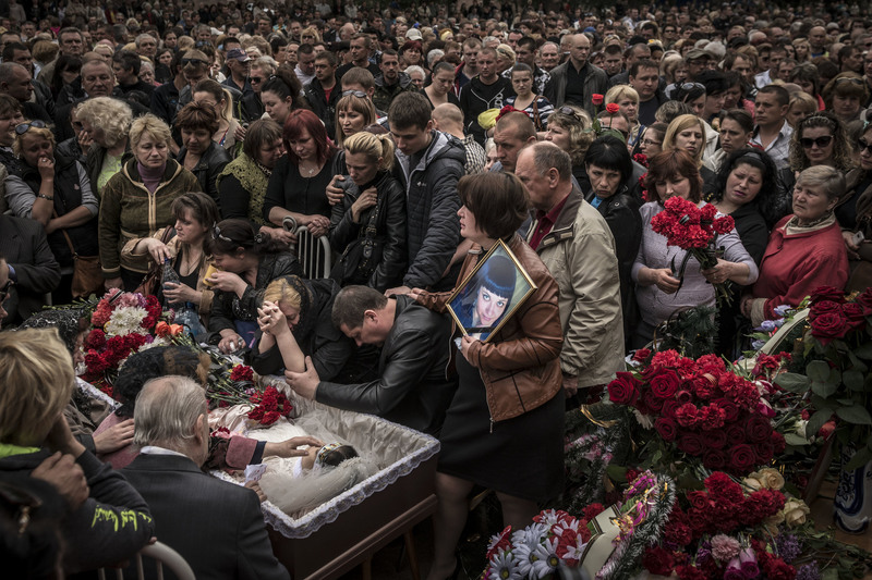 13 Mourners attended the funeral of Yulia Izotova, 21, who was killed during clashes between Ukrainian troops and pro-Russian separatists.
Sergey Ponomarev for The New York Times. KRAMATORSK, UKRAINE
05/05/2014