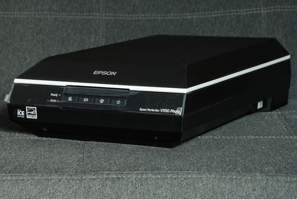 Cканер для пленки Epson V550