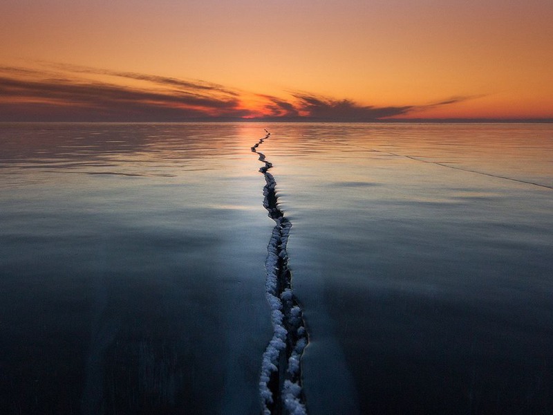 23 "Трещина поверхности". Лед на озере Байкал. Автор - Alexey Trofimov.