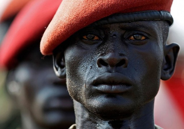 Солдат народной освободительной армии Судана на репетиции парада ко дню независимости.