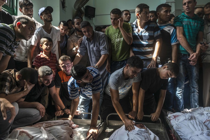 25 Palestinians mourned a family that was killed in an Israeli airstrike.
Sergey Ponomarev for The New York Times. JABALIYA, GAZA STRIP
08/04/2014