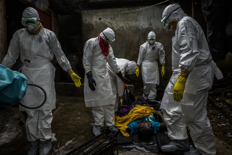 31 Members of a Liberian Red Cross burial team removed the body of Lorpu David, 30, an Ebola victim.
Daniel Berehulak for The New York Times. MONROVIA, LIBERIA
09/18/2014