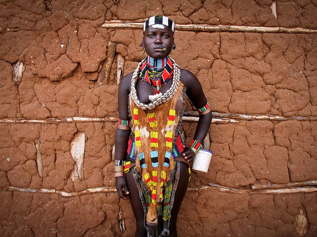 Одна из незамужних представительниц племени Хамар, проживающего на юге Эфиопии численностью около 40 тысяч человек. (Фото Pascal Mannaerts)