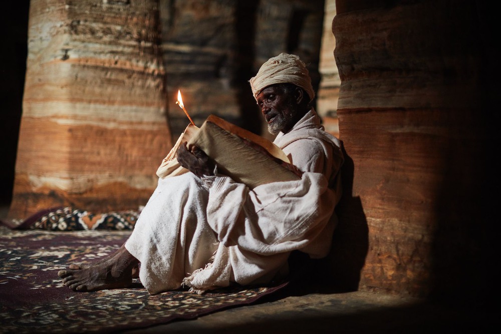 29 "Молитва шепотом". Эфиопия. Автор - NEIL THOMAS