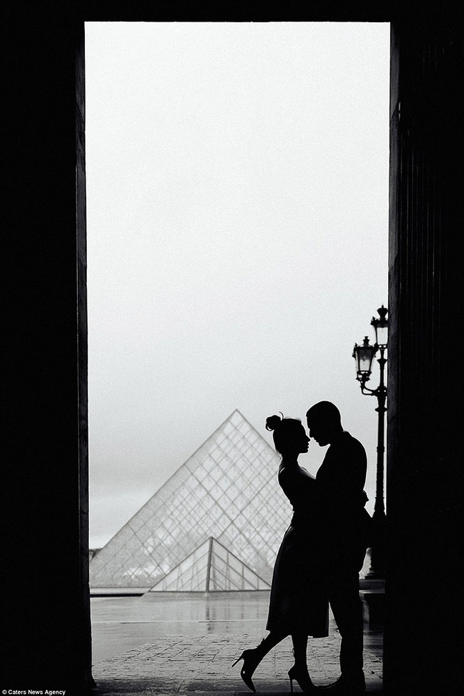 23. Фотограф — Глория Вилла, место съемки — Париж, Лувр.