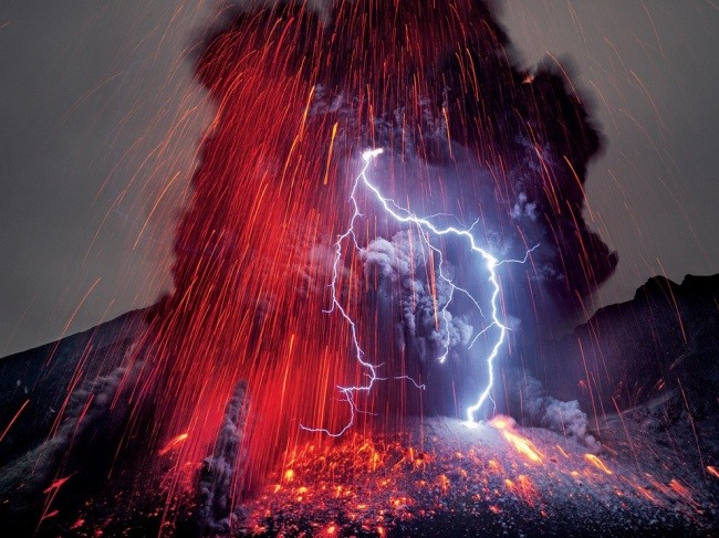 1 Пробуждение 1118-метрового вулкана Сакурадзима. Остров Кюсю, Япония. Автор - Мартин Ритце.