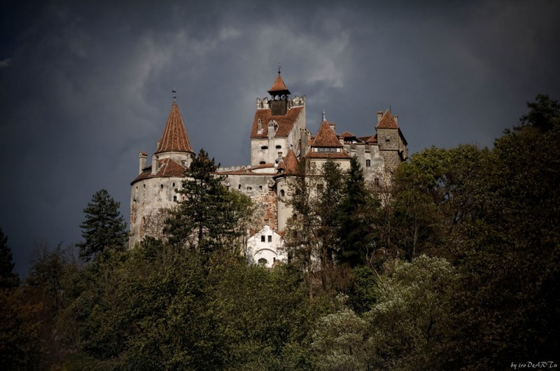 12 Замок Бран, известный также как замок Дракулы. Автор - ivo deart.