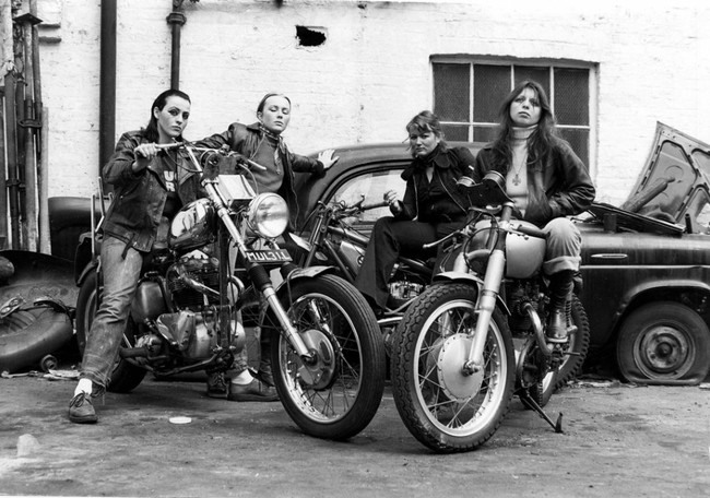 12 Члены мотоклуба Ангелы Ада (1973). Источник: reddit.com