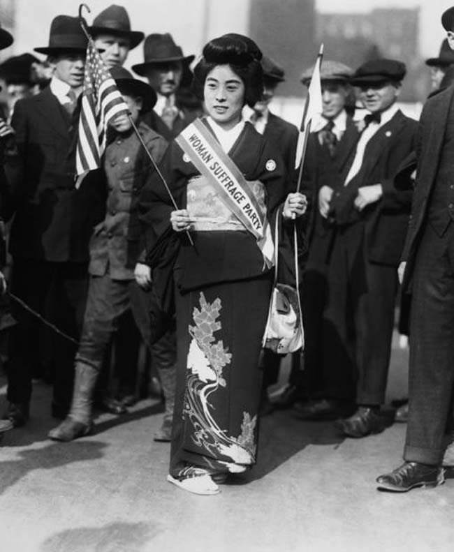 14 Комако Кимура - известная суфражистка на японском рынке в Нью-Йорке (23 октября 1917). Источник: reddit.com