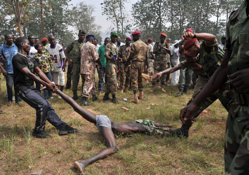 7  Автор - ISSOUF SANOGO—AFP/GETTY IMAGES. Members of the Central African Armed Forces lynch a man suspected of being a former Seleka rebel in Bangui, Feb. 5, 2014.