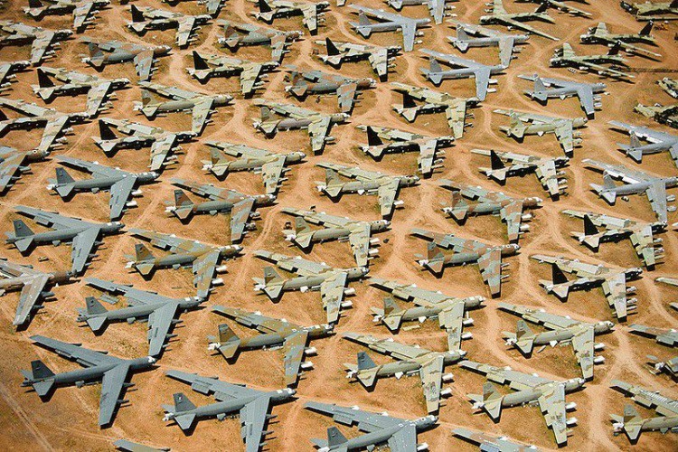 9 "Кладбище техники" в Тусоне, штат Аризона, США.