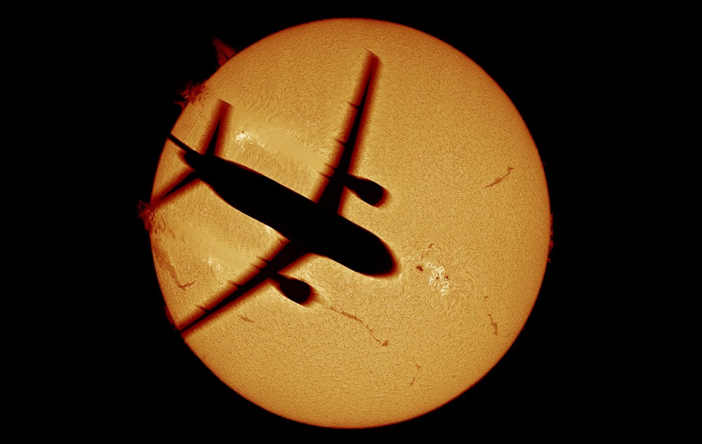 7 Самолет и Солнце. Автор - Peter Ward