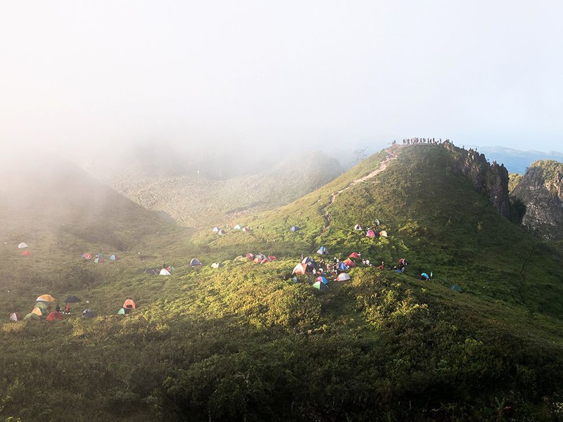 26 "Облачный лагерь". Автор - Mc Daniels Cirunay. Осмена Пик - высшая точка острова Себу. Филиппины.