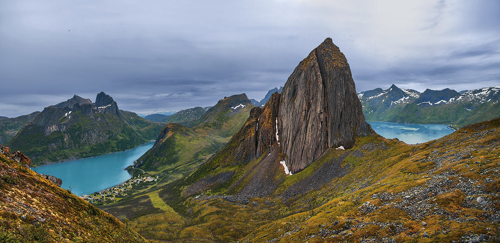 Дощик крапає дрібненький із сумного неба, скелі й камені під ногами стають підступно слизькими Author: Юрій Максименко