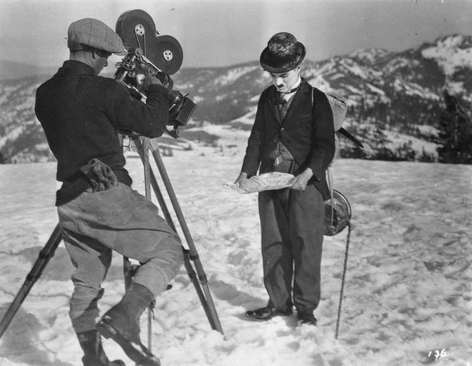 26 "Золотая лихорадка", 1925 год. На фотографии автор, режиссер и исполнитель главной роли Чарли Чаплин.