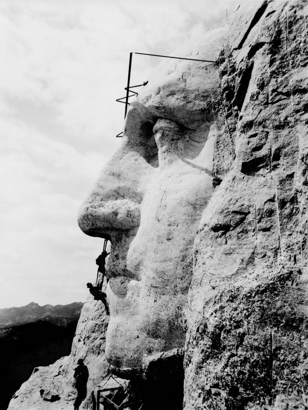11 На горе Рашмор высекают Джорджа Вашингтона, США, 1932 г. Источник: wikipedia