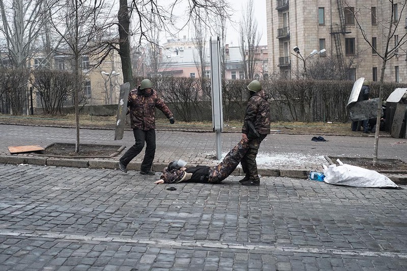 24 Фотография из цикла «Герои Майдана».