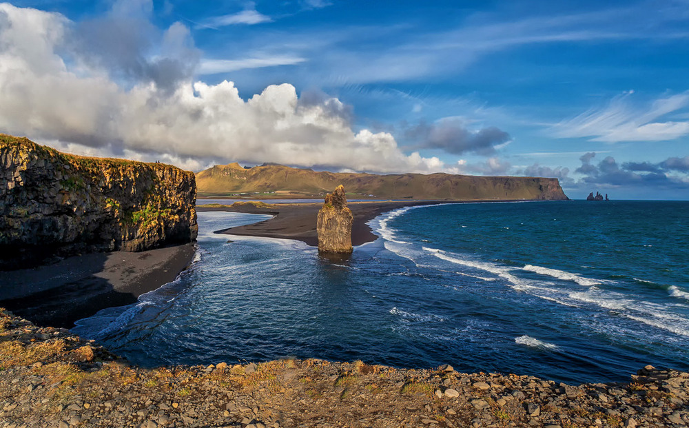 Пляж с черным песком... Исландия! Автор: Александр Вивчарик