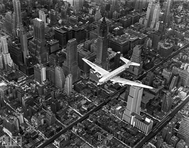 1939. Самолет над Манхеттеном.
