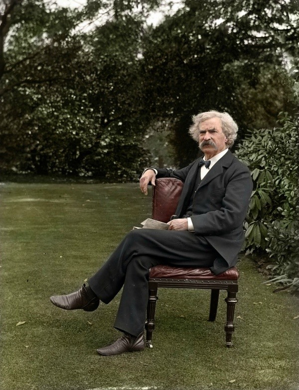 16 Марк Твен в саду. 1900 год.