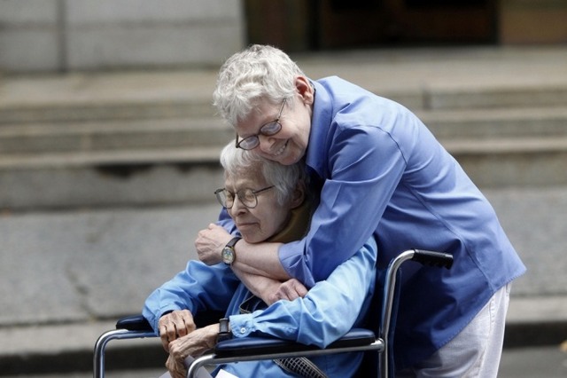 Филис Сигал, 76 лет, и Конни Копелов, 84 года. Первая однополая пара, зарегистрировшая брак в Манхэттене.