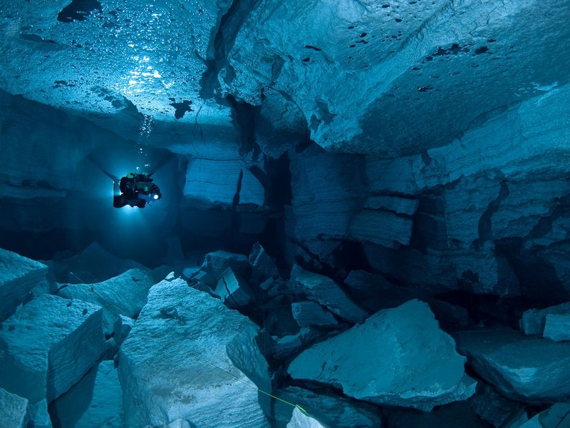 1 Ординская пещера, Россия. Автор - Виктор Лягушкин. Эта пещера находится в Пермском крае России и является самой крупной подводной гипсовой пещерой в мире.