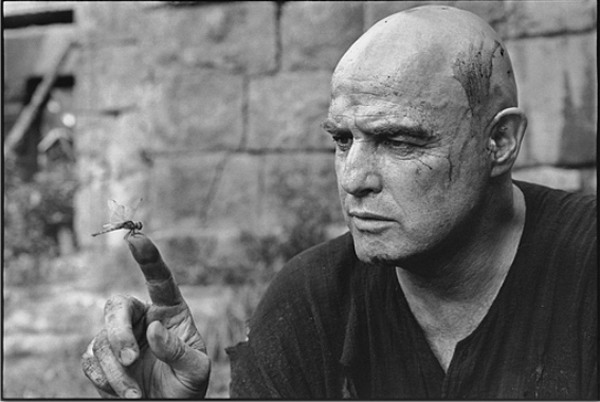 23 Марлон Брандо (Marlon Brando) на съемках Apocalypse Now, 1976.