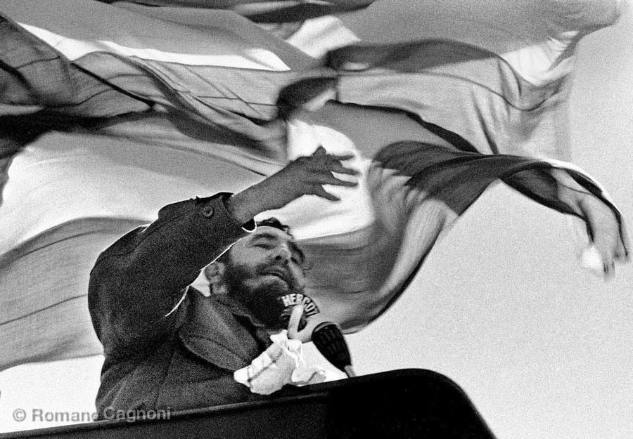 40 Фидель Кастро и кубинский флаг. Чили, 1971