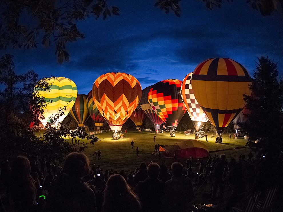17 "Летающий свет". Автор - Jeff McIntosh. Фестиваль воздушных шаров в Канаде.