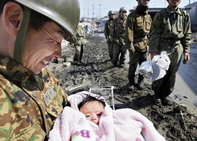 4-месячная девочка после японского цунами.