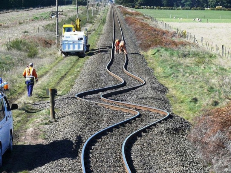 2. Железнодорожные рельсы в Новой Зеландии после землетрясения 2010 года. Источник: ipenz.