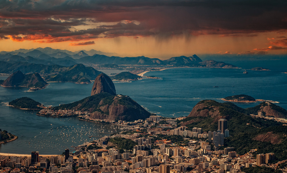 Рио-де-Жанейро с высоты...Автор: Александр Вивчарик