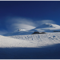 Эльбрус двуглавый, величавый, средь гор Кавказа – Исполин.