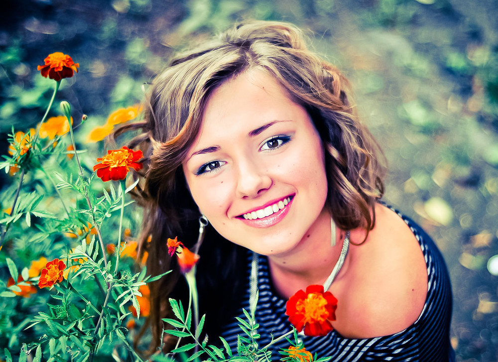 московская улыбка. московская улыбка. женщина улыбается. девушка с красивыми зубами. москва клиника здоровая улыбка.