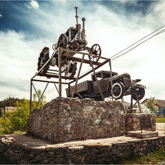 Памятник первым механизаторам