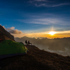 Закат на кальдере вулкана Ринджани