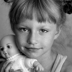 Портрет девочки с куклой