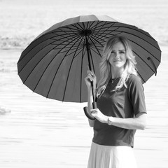 Портрет девушки с зонтом