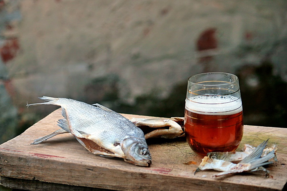 Пиво с сушеной рыбой фото