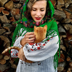 Зелёный платок и рыжий кот