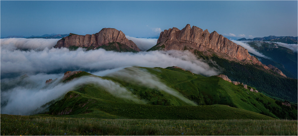 Гора Тхач в облаках