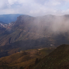 Полуденний туман на згаслі вулкани