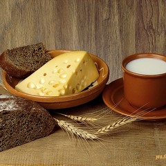 Хлеб, сыр и молоко