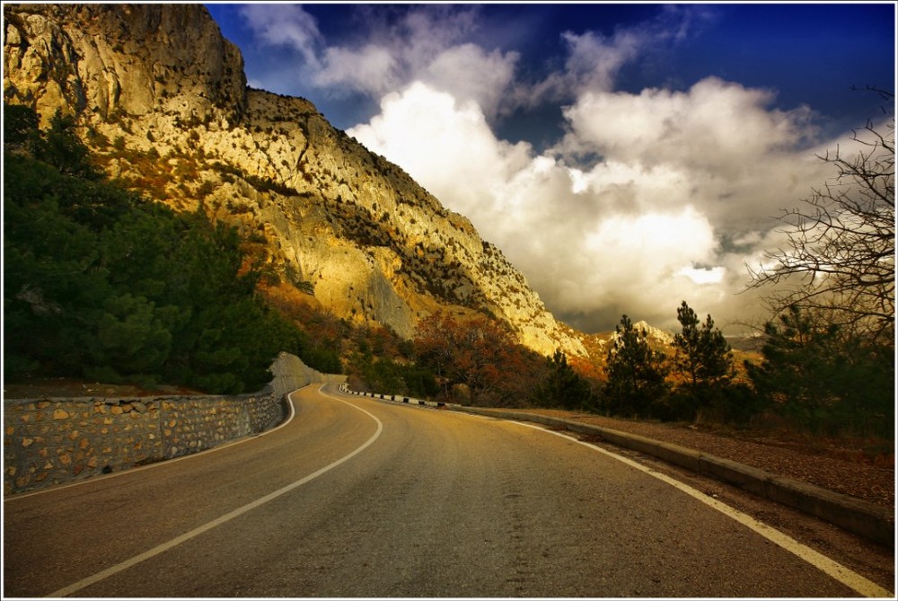 Дороги крыма отзывы. Дорога в Крым. Крым серпантинная дорога. Красивые дороги. Красивая дорога.