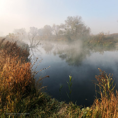 Осенним утром у реки